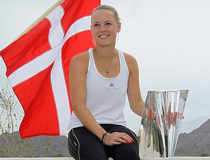 Возняцки возглавила чемпионскую гонку WTA